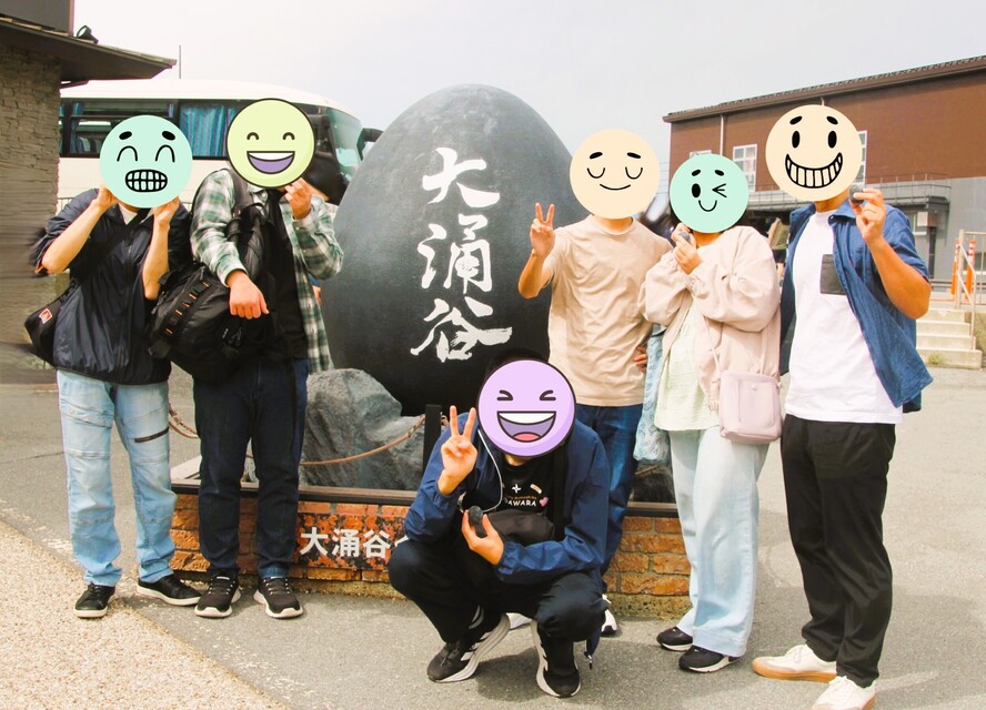 大涌谷（手に持っているのは黒たまごです。）