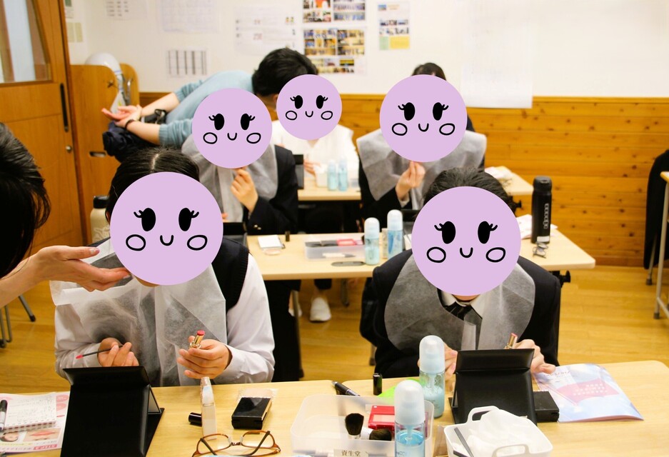 口紅でグッと印象が変わります。